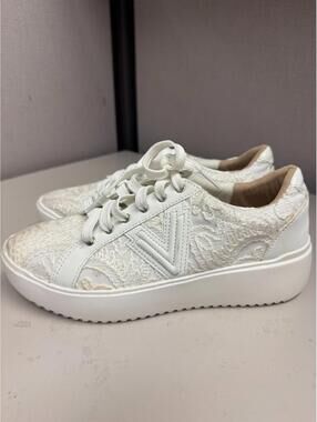 Vionic Women's Kearny Lace up White Sneaker Size 7.5 Wide